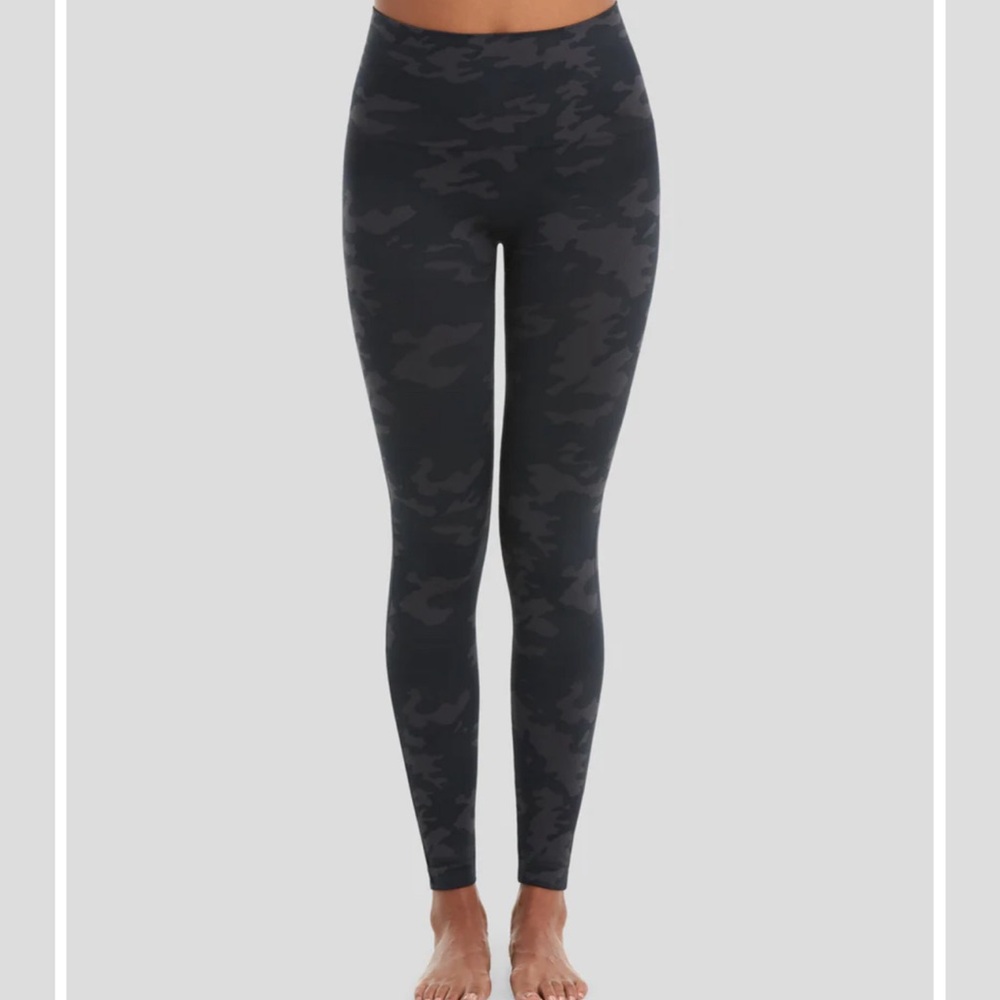 Camo SPANX® Seamless Leggings size medium